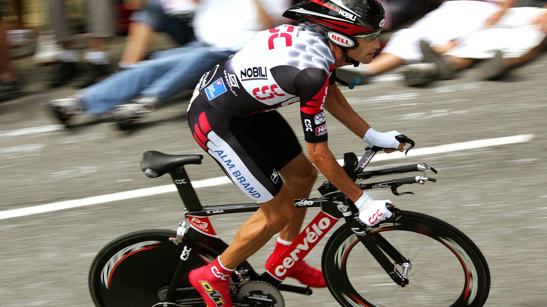 “马科斯·莫奇:阿根廷美洲狮队的后防新星,未来潜力无限”