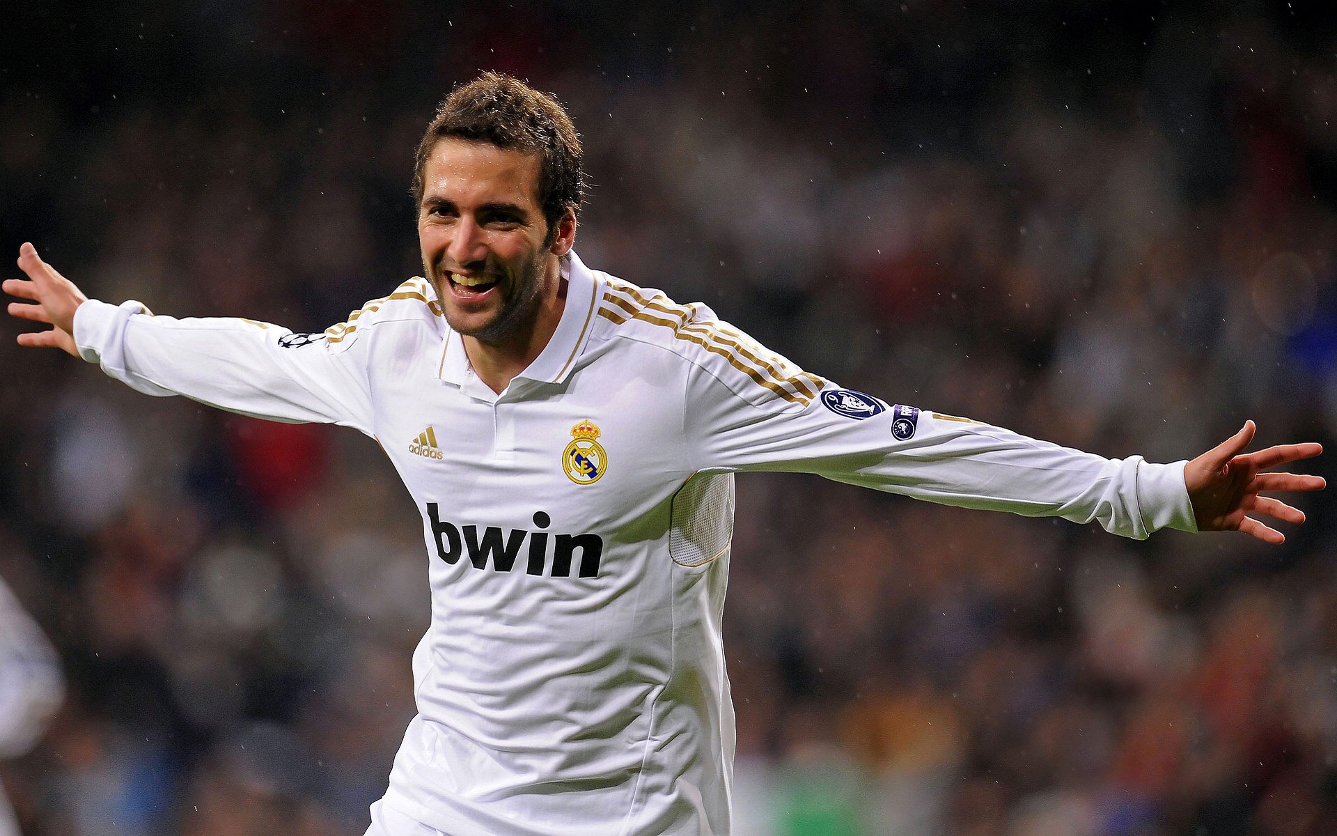 中场休息观察：球队调整策略的秘密，球员中场休息都在干嘛